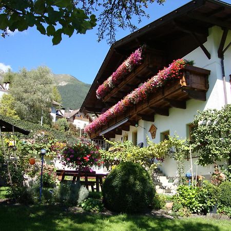 Pension Kirchbrugger Telfes im Stubai Exterior foto