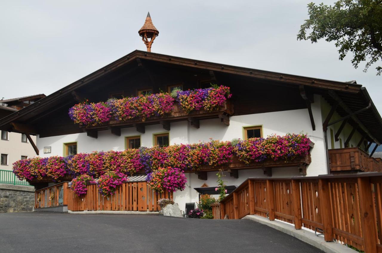 Pension Kirchbrugger Telfes im Stubai Exterior foto